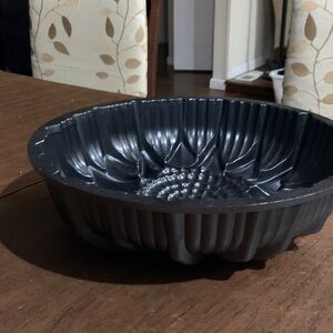 Nordic Ware Sunflower Pan Bundit Cake Cast Aluminum. Graphite Fluted Cake Pan.